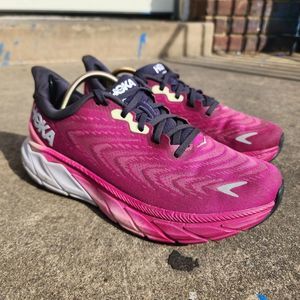 HOKA ARAHI 6 - Womens Running Shoes - SIZE 10B